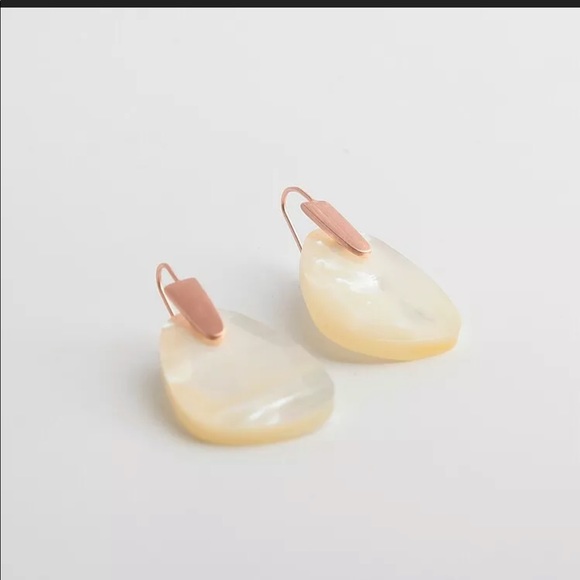 Kendra Scott Marty Rose Gold in Ivory Pearl Drops! - Picture 4 of 5